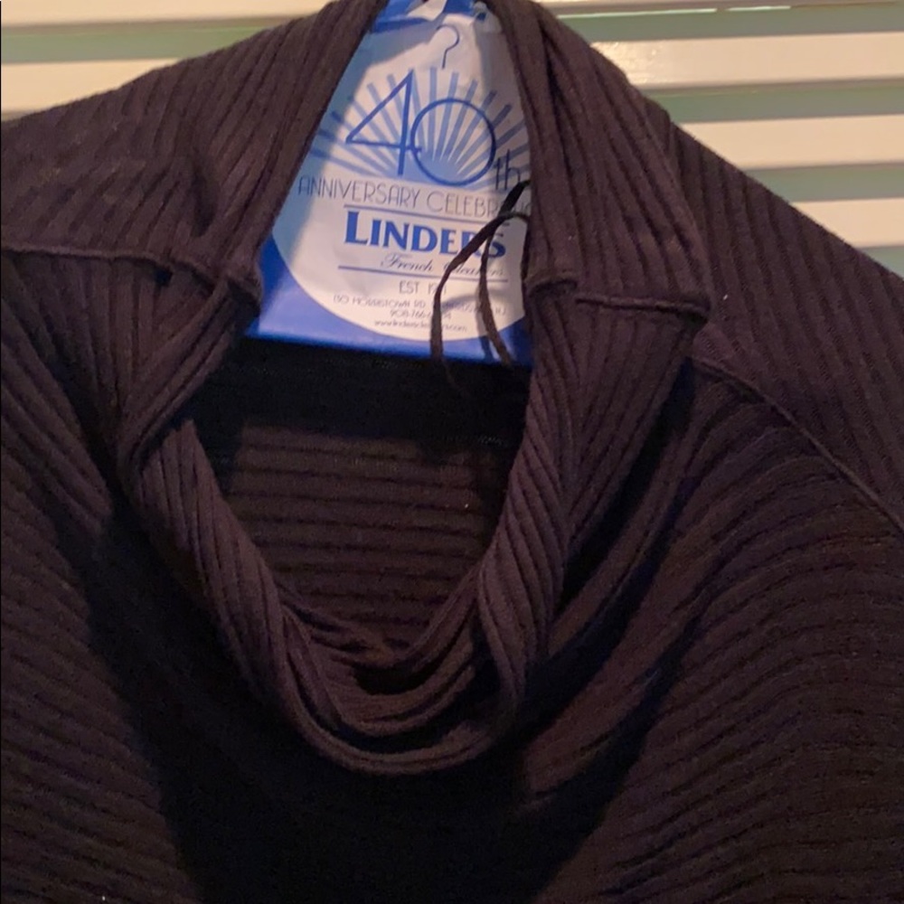 Sweater - Picture 2 of 3